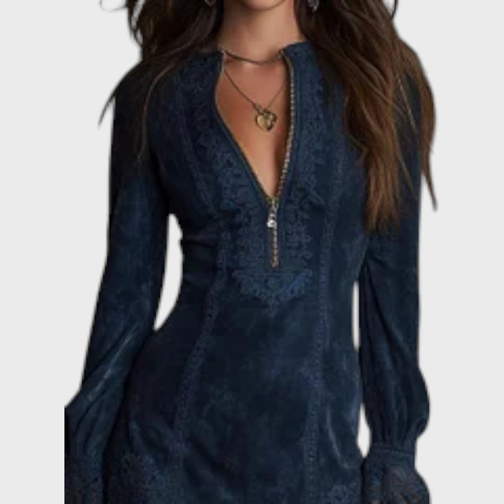 Rachel – Mini klänning i blå mocka med spets