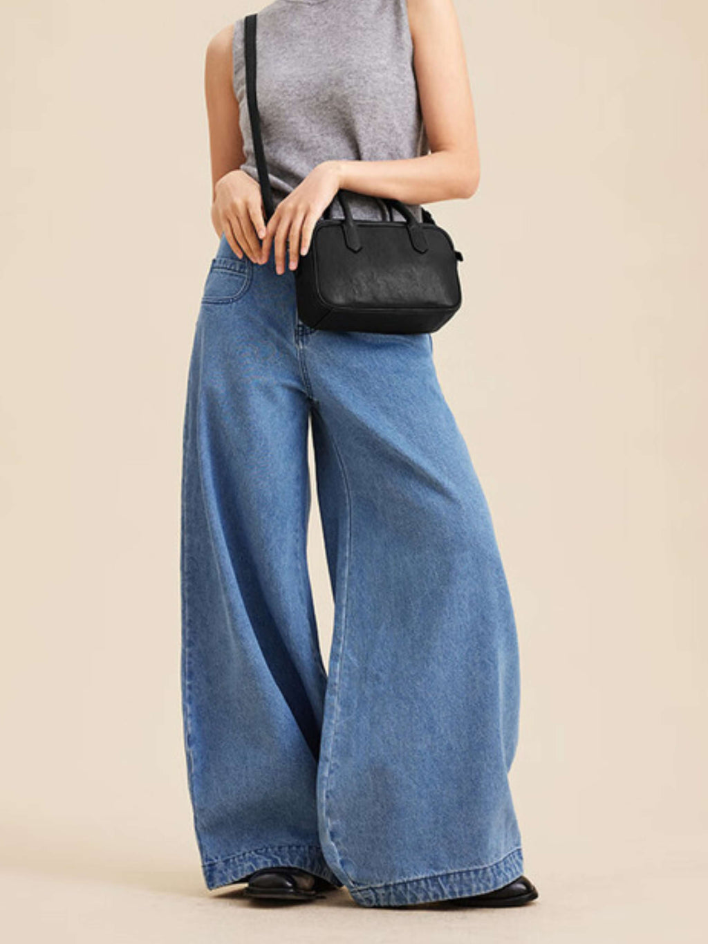 Eliza | Fyrkantig Väska med Glansig Dragkedja