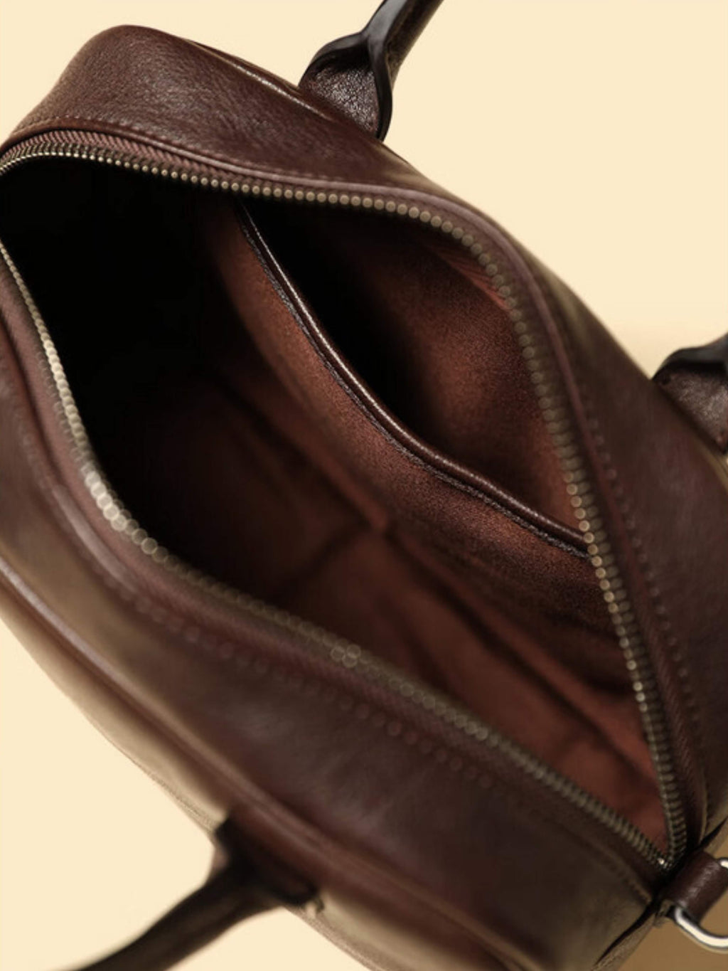 Eliza | Fyrkantig Väska med Glansig Dragkedja