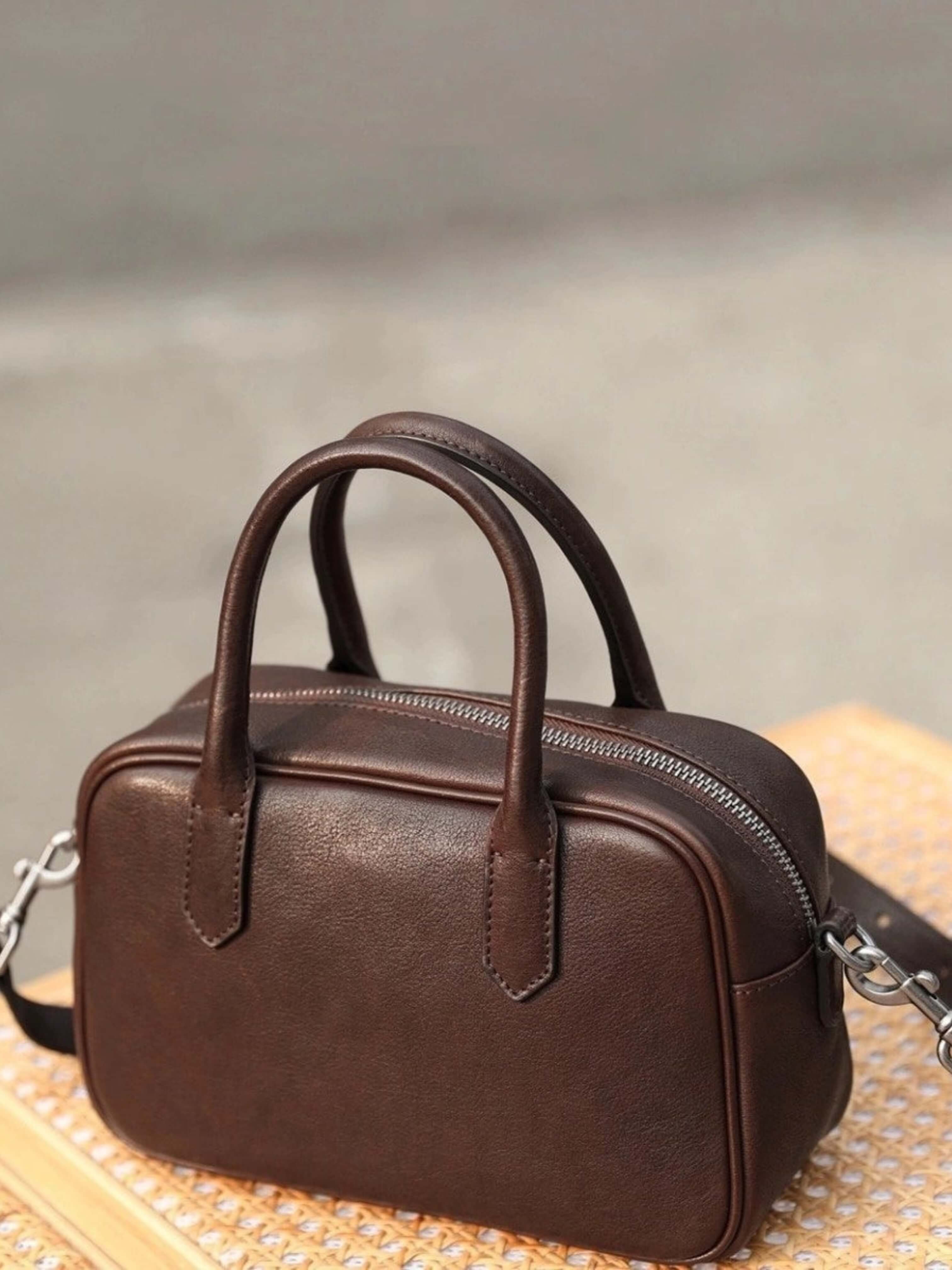 Eliza | Fyrkantig Väska med Glansig Dragkedja