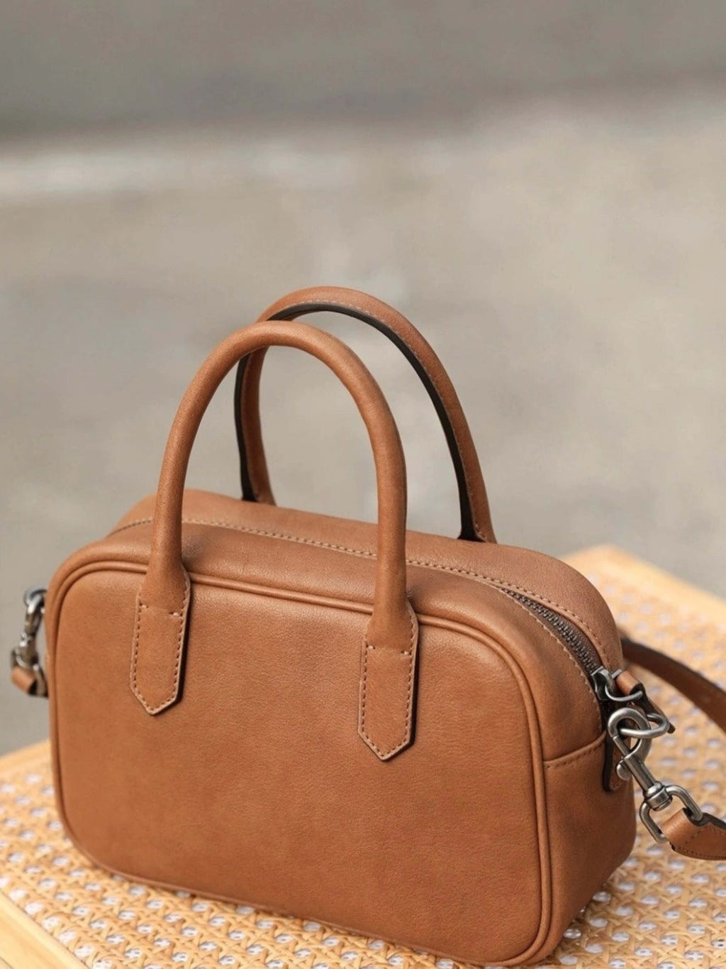 Eliza | Fyrkantig Väska med Glansig Dragkedja