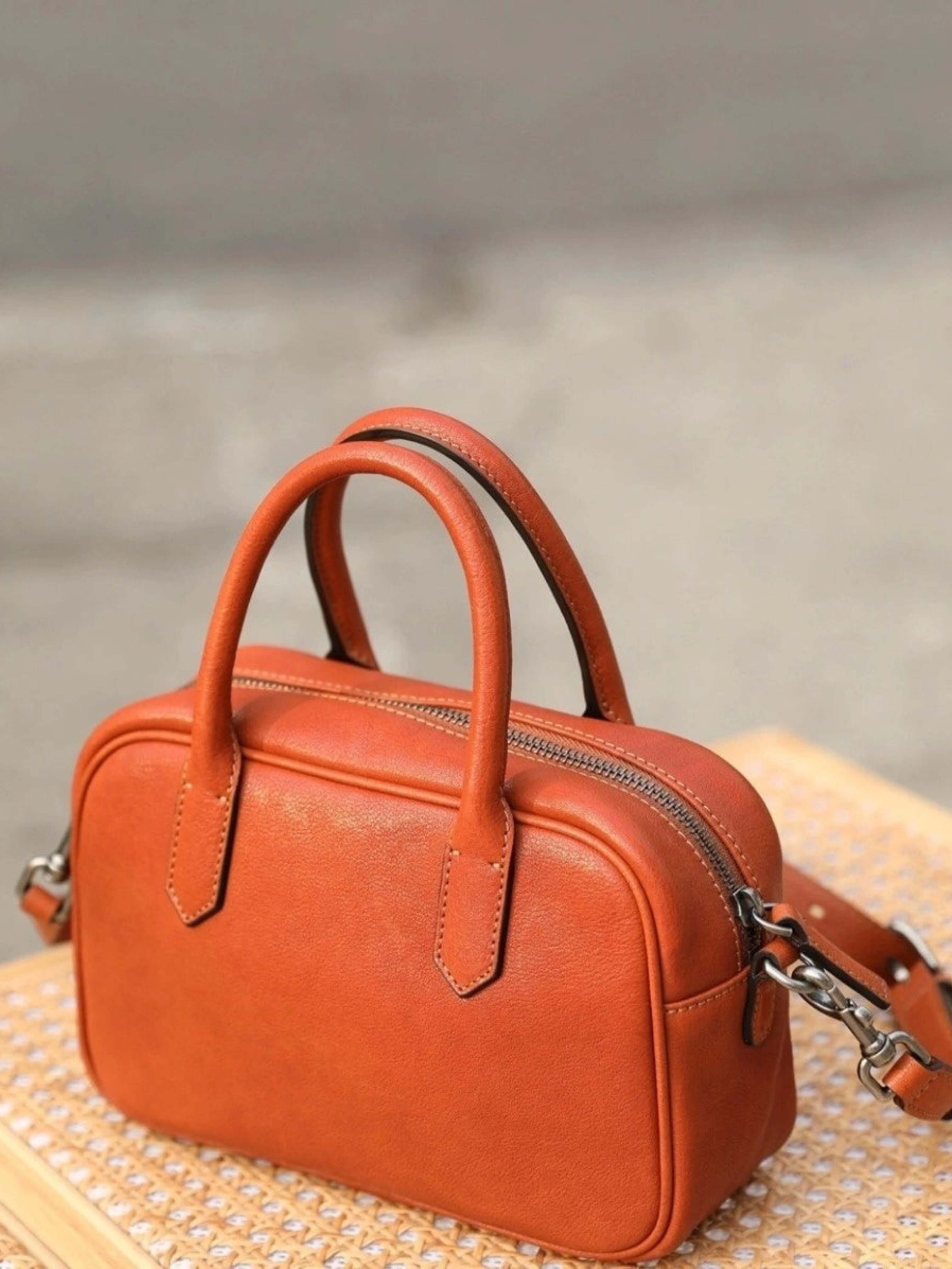 Eliza | Fyrkantig Väska med Glansig Dragkedja